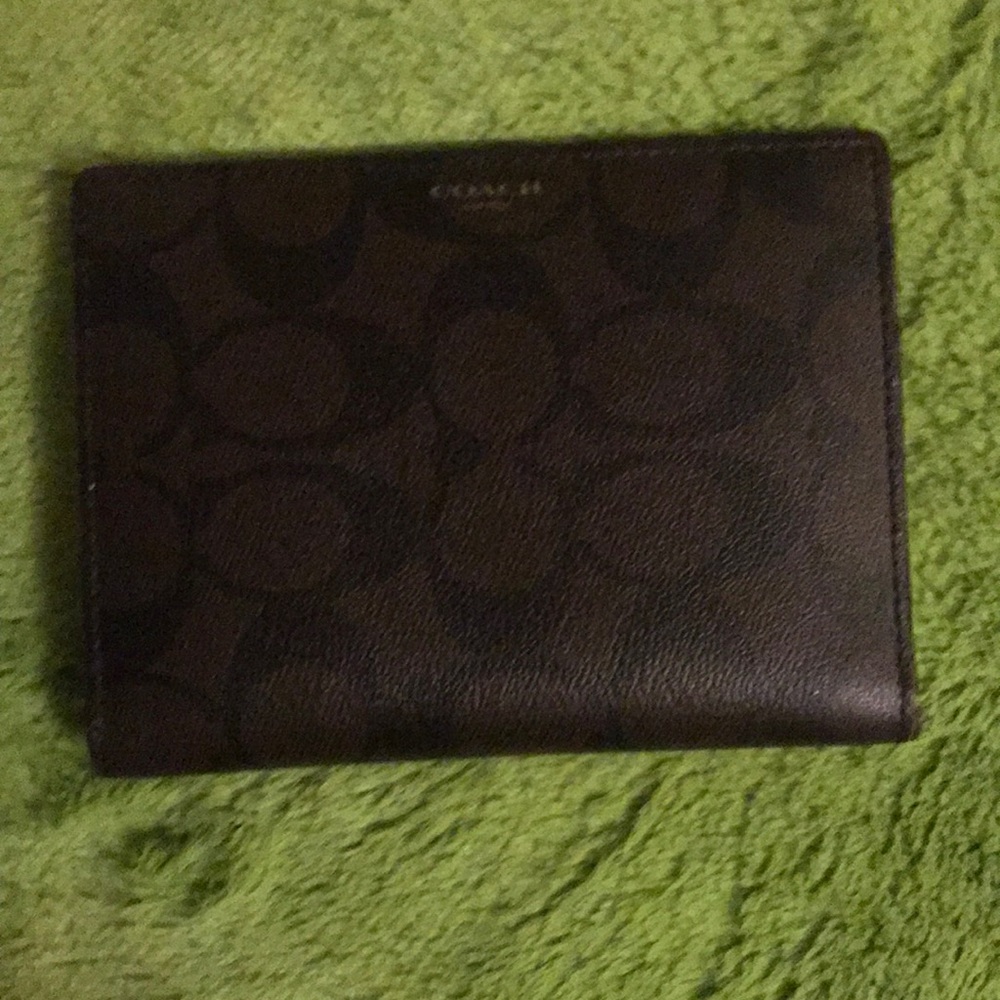 Coach
Mahogany/Brown F93518 Passport Case